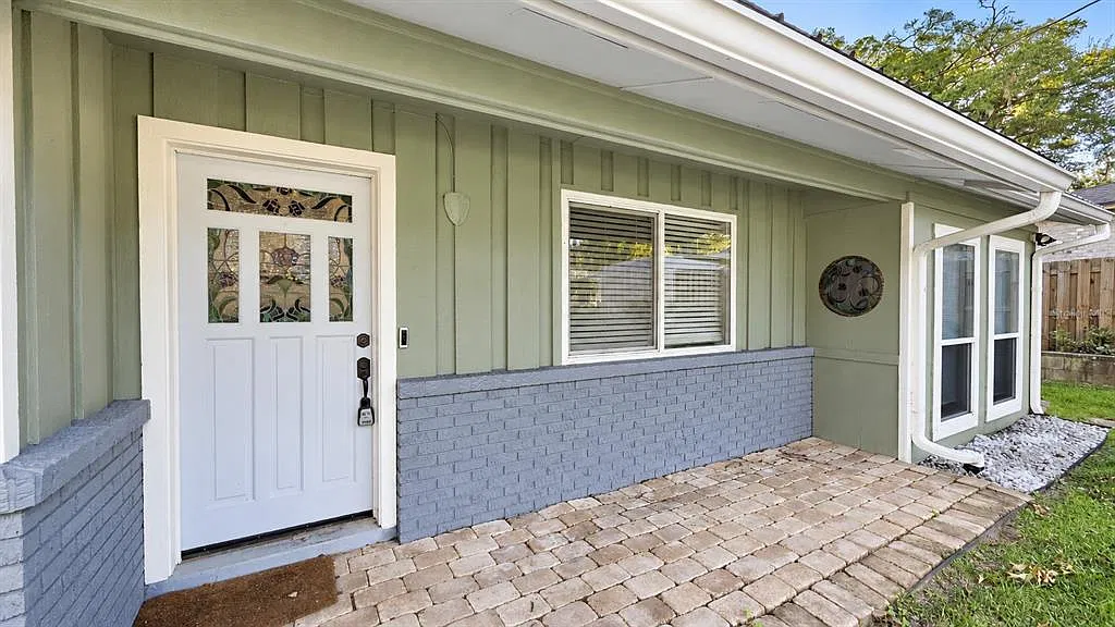 3 bed, 2.0 bath, 1552 sqft, $2,200 — Photo 2