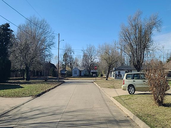 5th image of 1202 Davis Ave