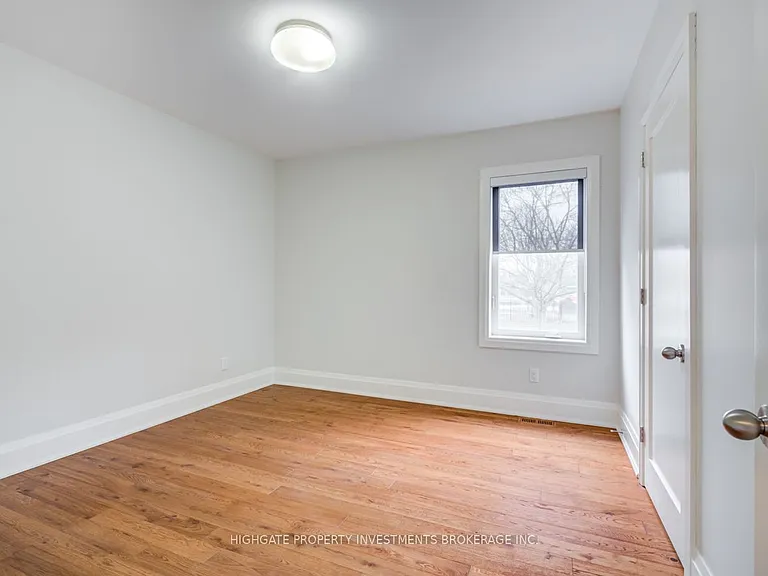 129 Hilton Ave #MAIN — Photo 11