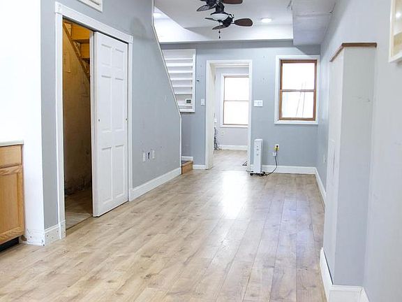 2nd image of 650 E St SE