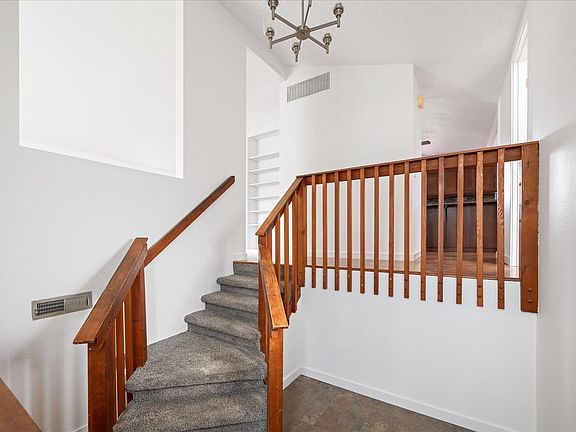 4th image of 120 Ogden St