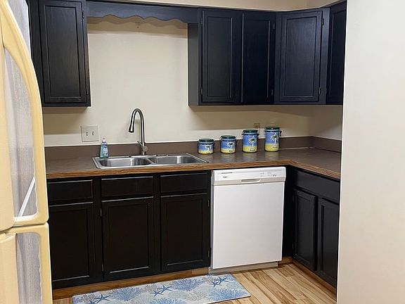 3rd image of 181 Maplewood Dr APT 6