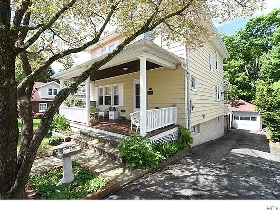 View of driveway and 1-1/2 car garage