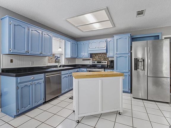4th image of 4445 Country Hill Dr