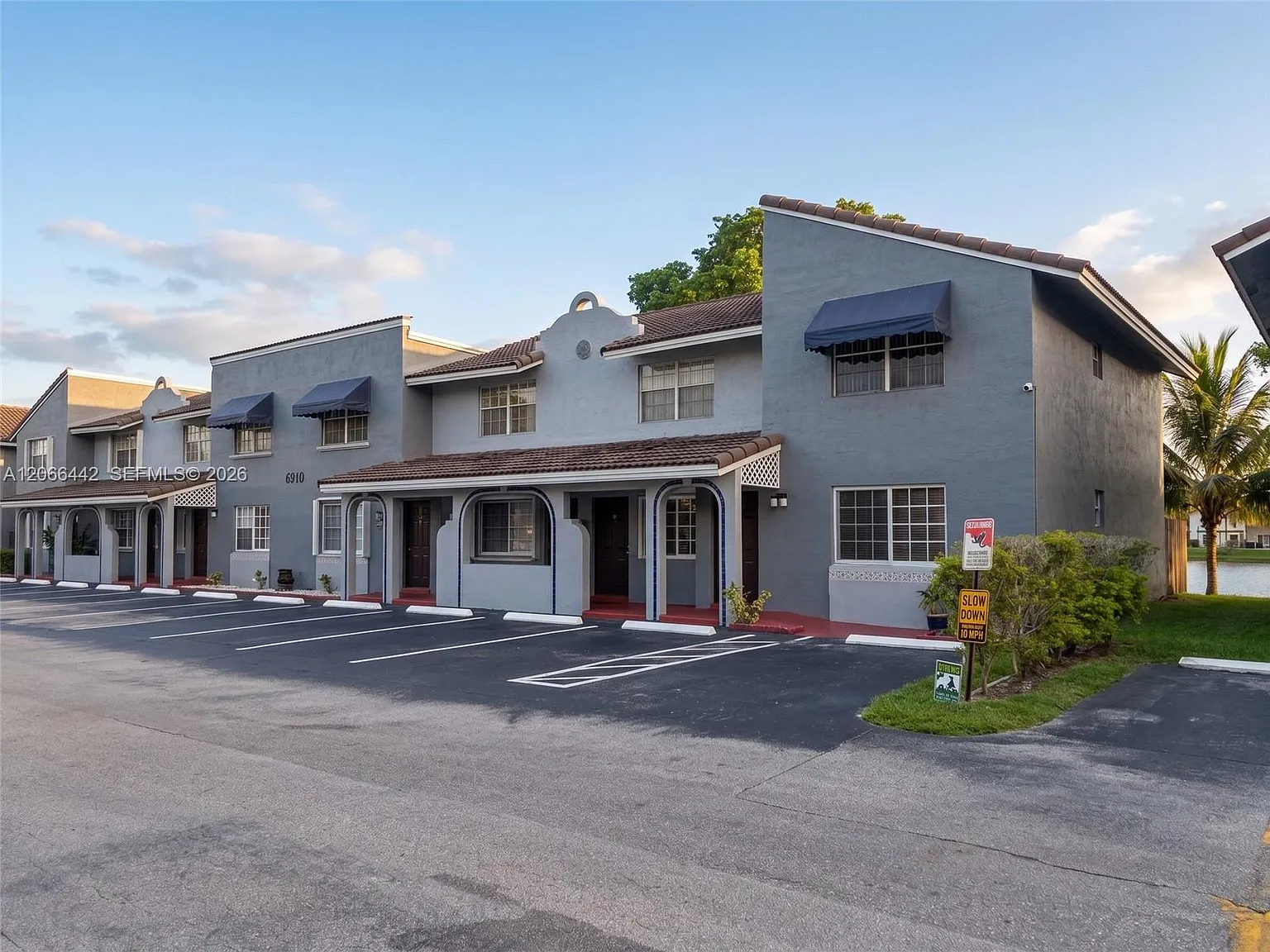 Lago Del Rey Condo — Photo 2