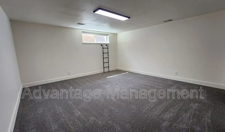 167 W Center Earnshaw #B — Photo 21