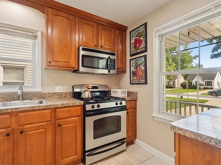 446 Huntmere Dr — Photo 14