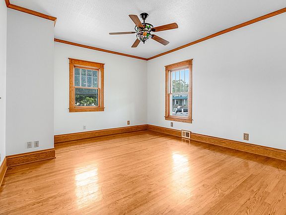 4th image of 1527 N Prairie Ave
