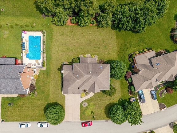 5th image of 809 Rembrandt Cir