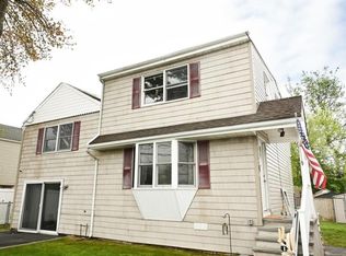 186 Bay Shore Rd, North Babylon, NY 11703