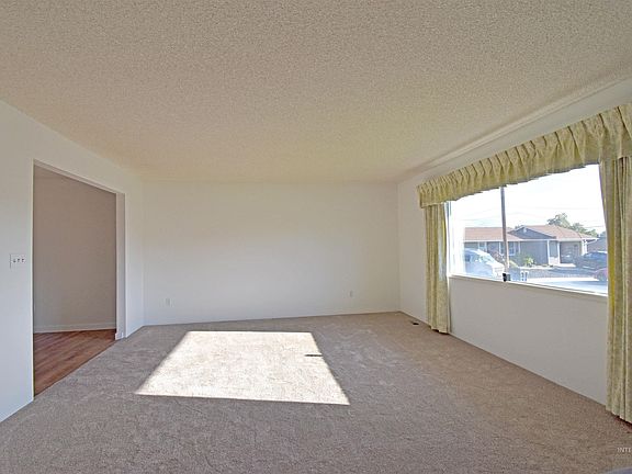 3rd image of 1115 College Ct