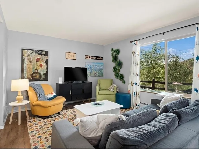 130 Evergreen Rd — Photo 2
