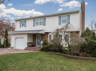 3842 Cordwood Ln, Seaford, NY 11783