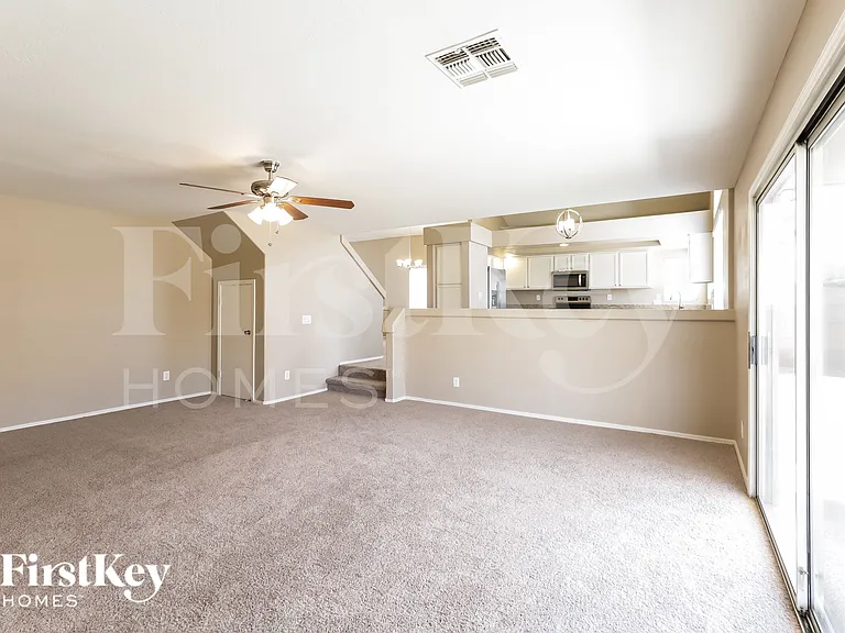11009 W Frier Dr — Photo 8