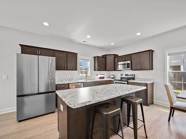516 Poults Dr — Photo 3