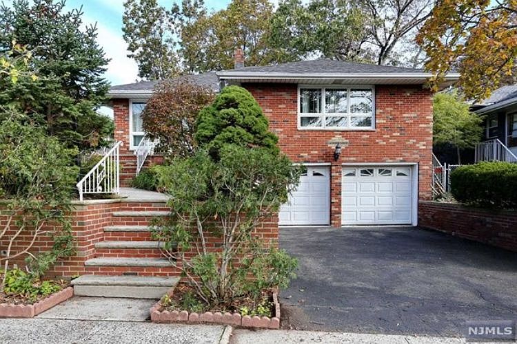 1st image of 205 Riverdale Dr