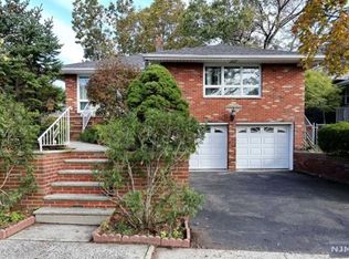 205 Riverdale Dr, Fort Lee, NJ 07024