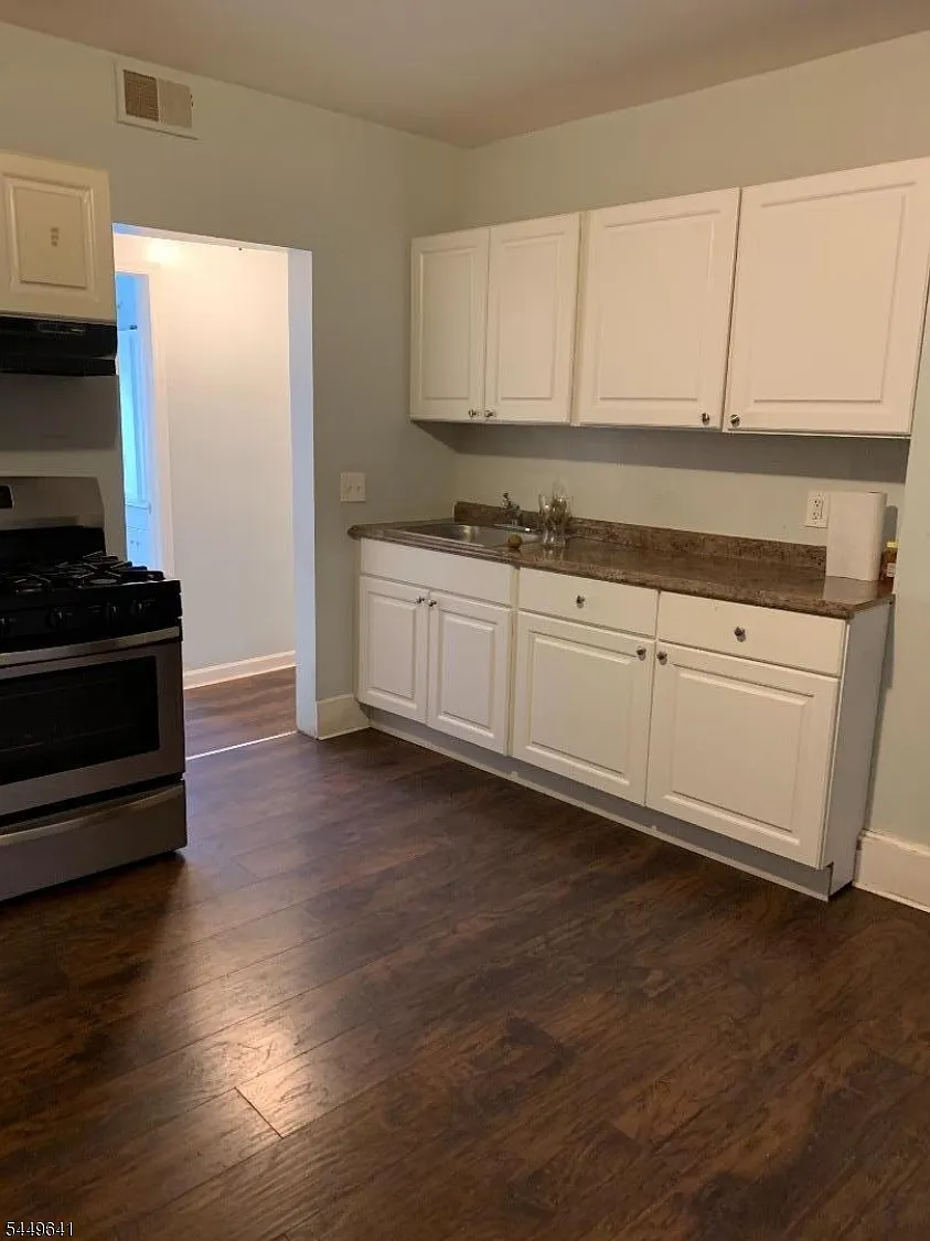 2 bed, 1.0 bath, $2,100 — Photo 4