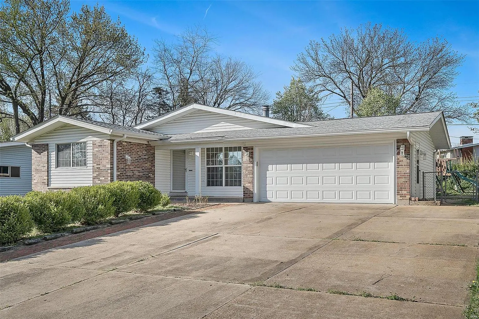 1214 Coronation Dr photo 1