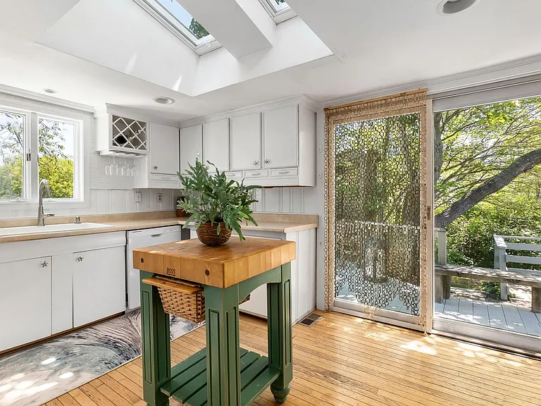 12 Girard Way — Photo 32