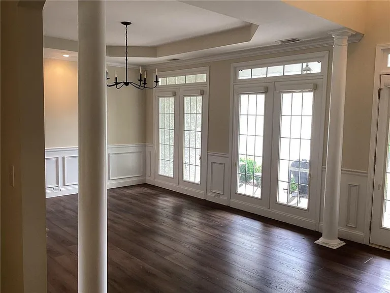402 Woodbrook Ct — Photo 7