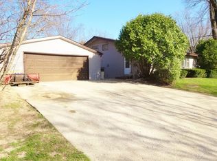 134 Ensenada Dr, Carpentersville, IL 60110
