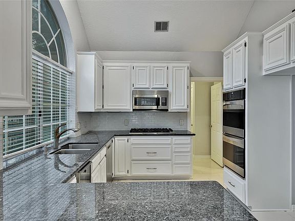 4th image of 14 Asbury Park Ct