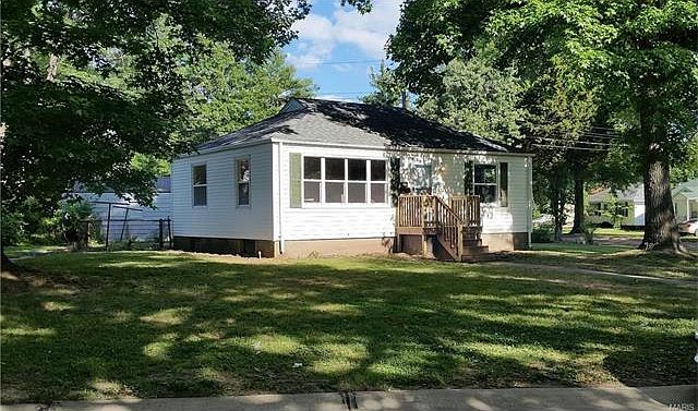 1st image of 1900 Bainbridge Dr