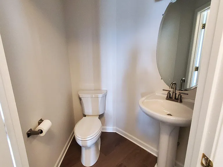 29 Litchfield Ln E — Photo 9