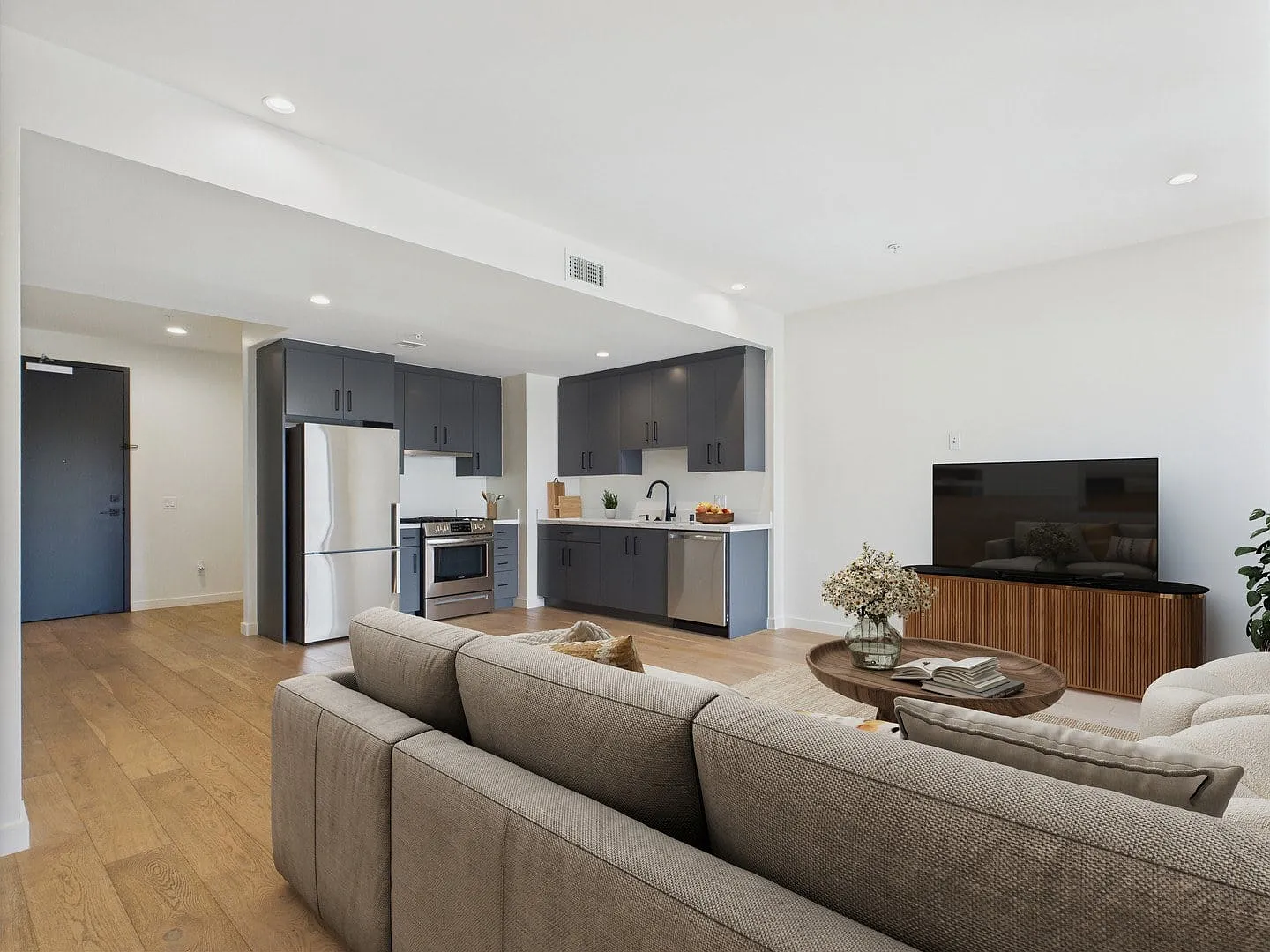 Vica Silver Lake — Photo 2
