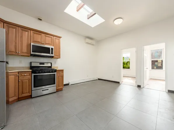 906 Willoughby Avenue image 1 of 13