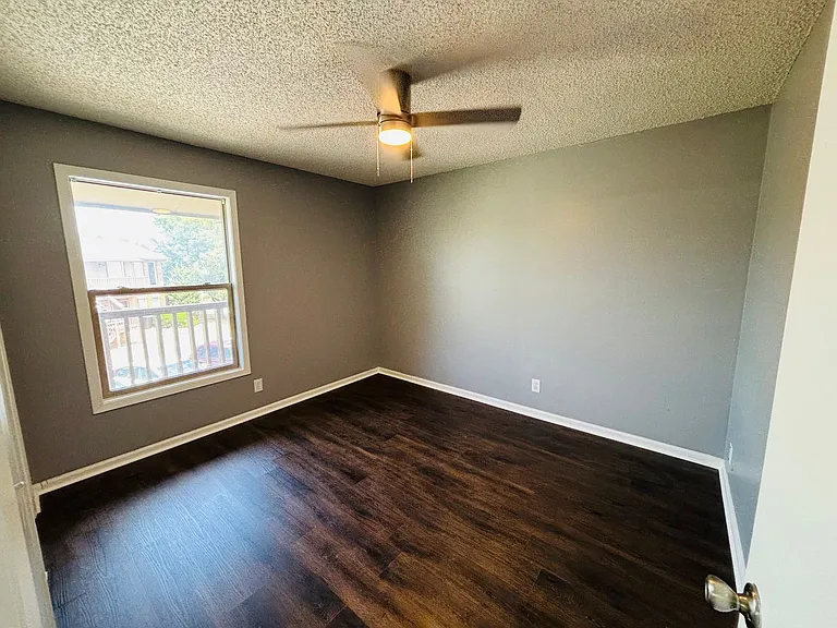 6720-6732 W Par Ln — Photo 5