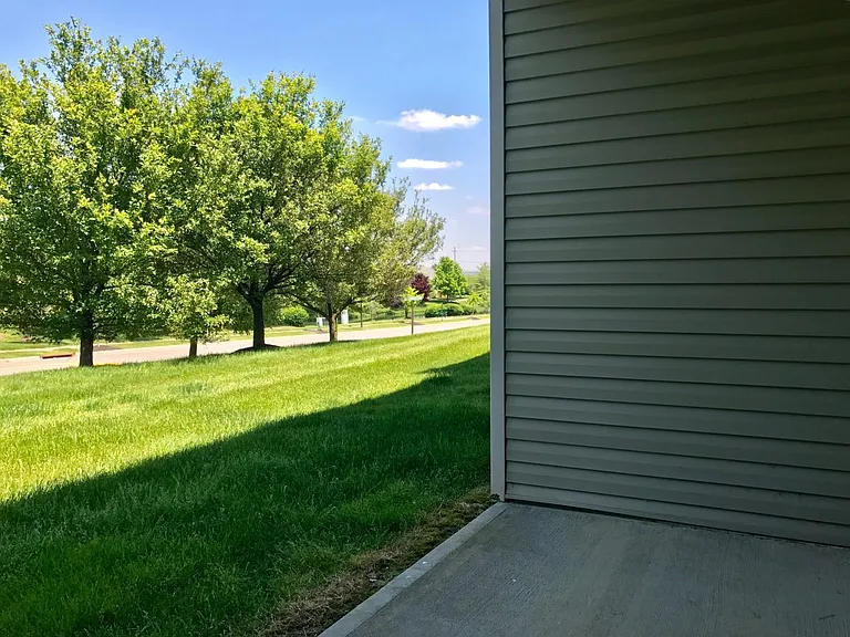 4615 Court Yard Dr — Photo 9