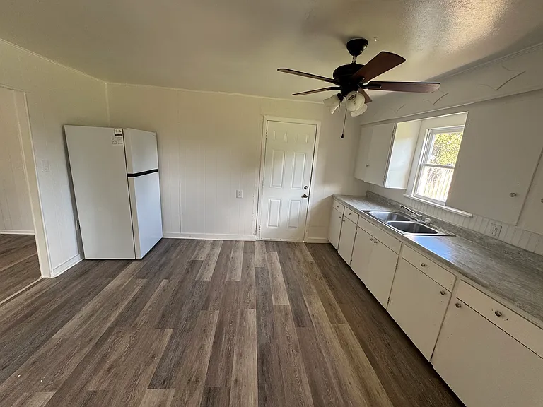 630 E B Ave — Photo 5