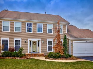 690 Brookstone Rd, Grayslake, IL 60030