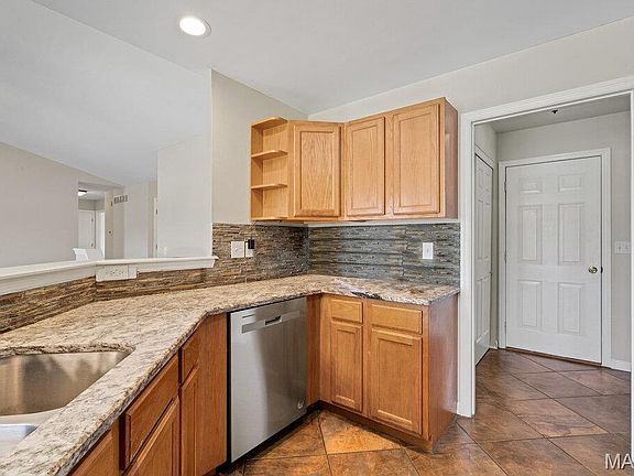 4th image of 907 Sherwood Dr