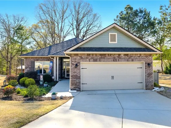 745 Skyview Dr, Commerce, GA 30529