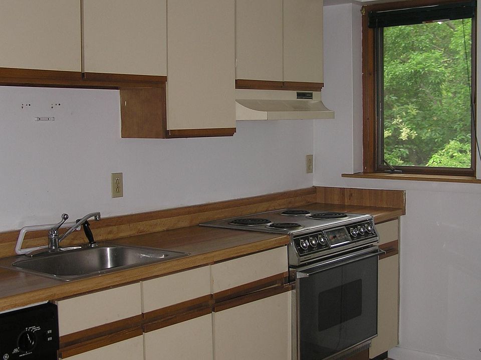 2nd image of 623 Boissevain Ave APT 2B