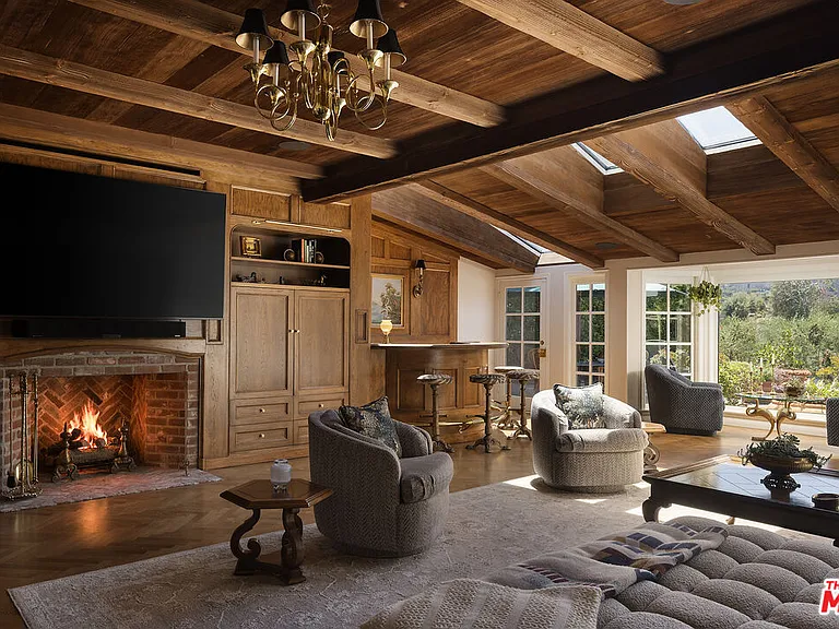 10030 Toluca Lake Ave — Photo 5