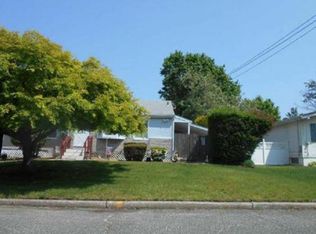35 W White St, Brentwood, NY 11717