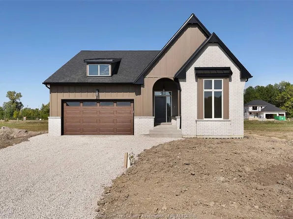 50 Belleview Dr, Kingsville, ON N0R 1B0