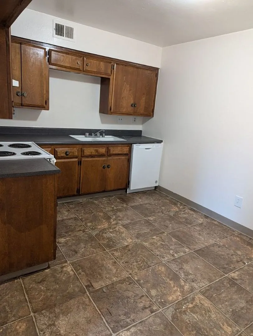 M13- 2820 N. Halfmoon Dr. — Photo 4