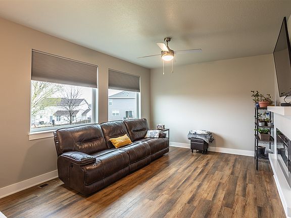 5th image of 800 NE 14th St