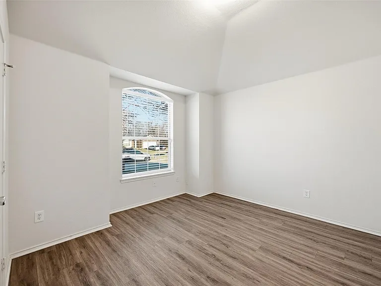 518 Niagara Falls Dr — Photo 8