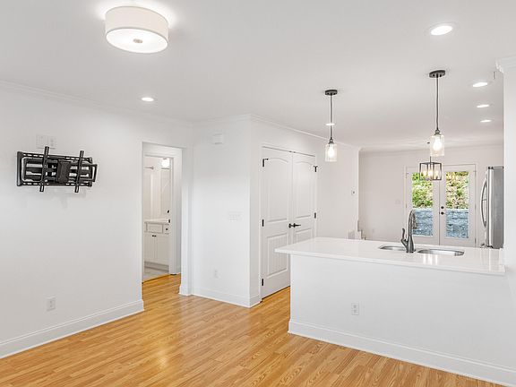 5th image of 1656 Southern Heights Cir SE