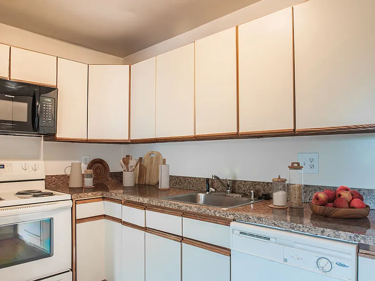 Appleby Apartments — Photo 12