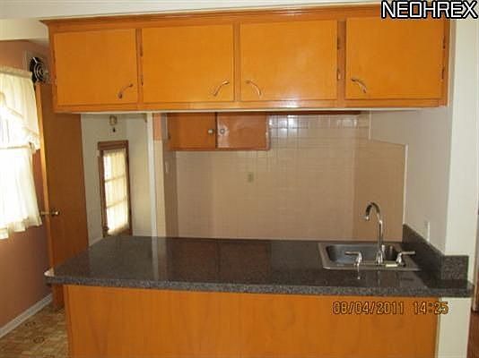 2nd image of 3274 W 122nd St