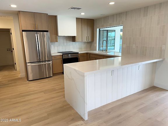 3rd image of 5115 E WINDROSE Drive