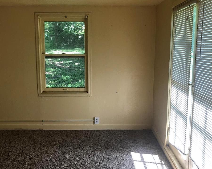 2nd image of 7025 Idlewild Ave