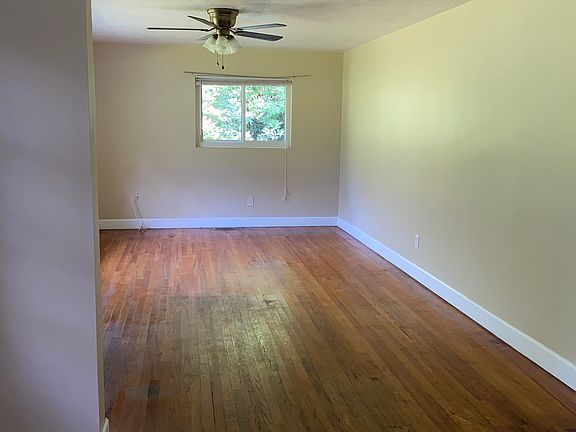 3rd image of 806 Watt Dr